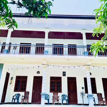 Geethani Tourist Home بولاناروفاي المظهر الخارجي الصورة