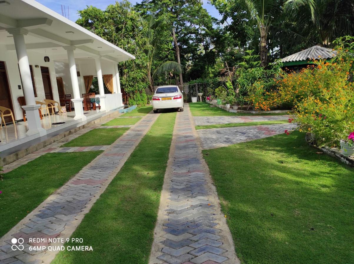 Geethani Tourist Home بولاناروفاي المظهر الخارجي الصورة