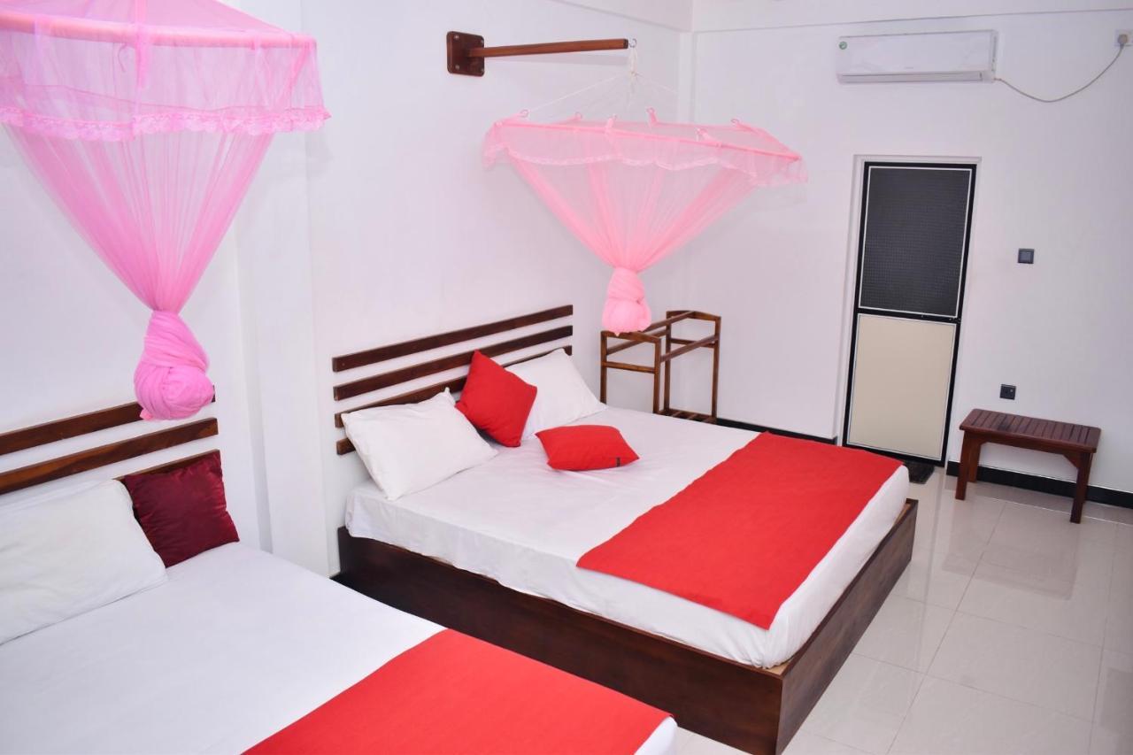 Geethani Tourist Home بولاناروفاي المظهر الخارجي الصورة