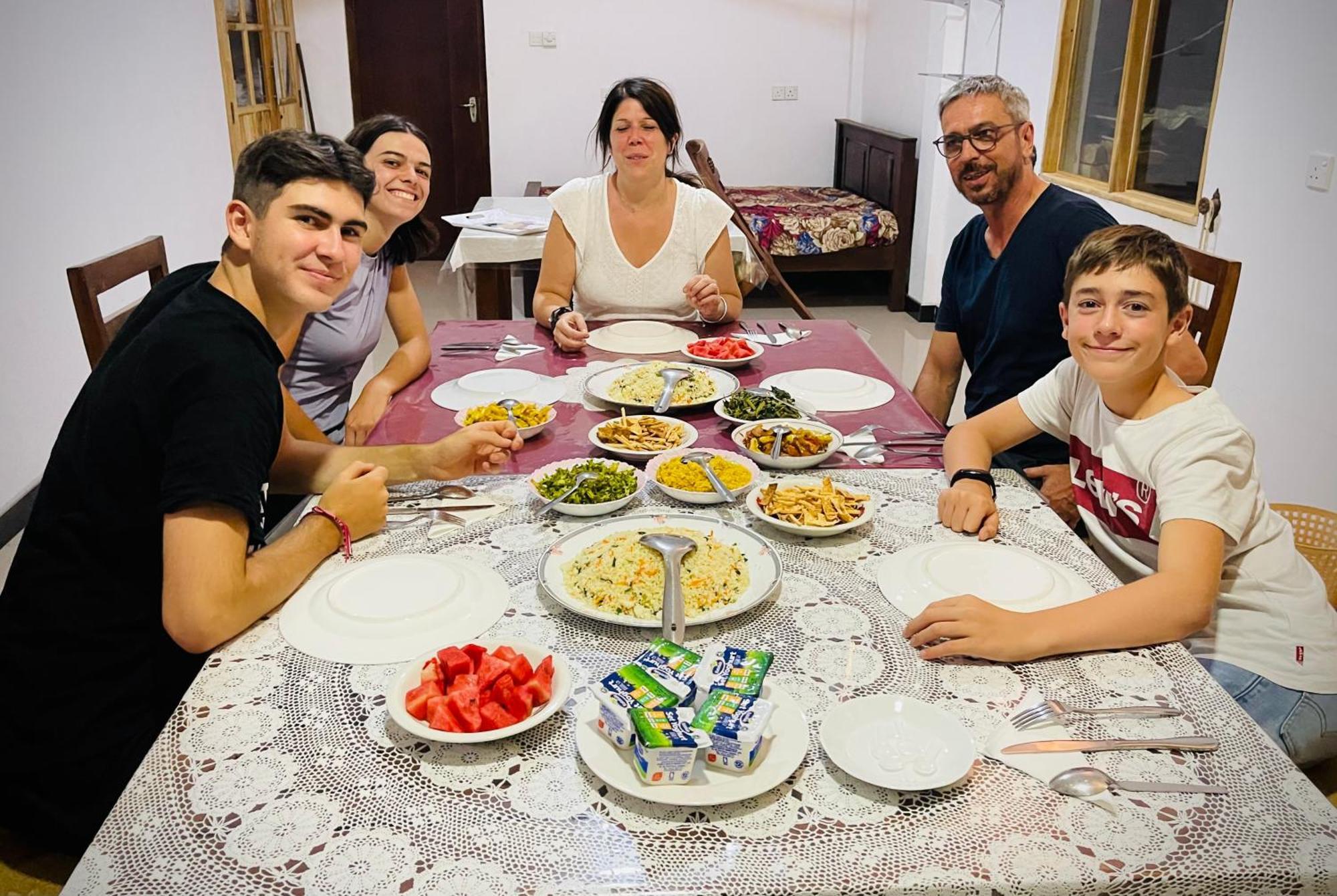 Geethani Tourist Home بولاناروفاي المظهر الخارجي الصورة