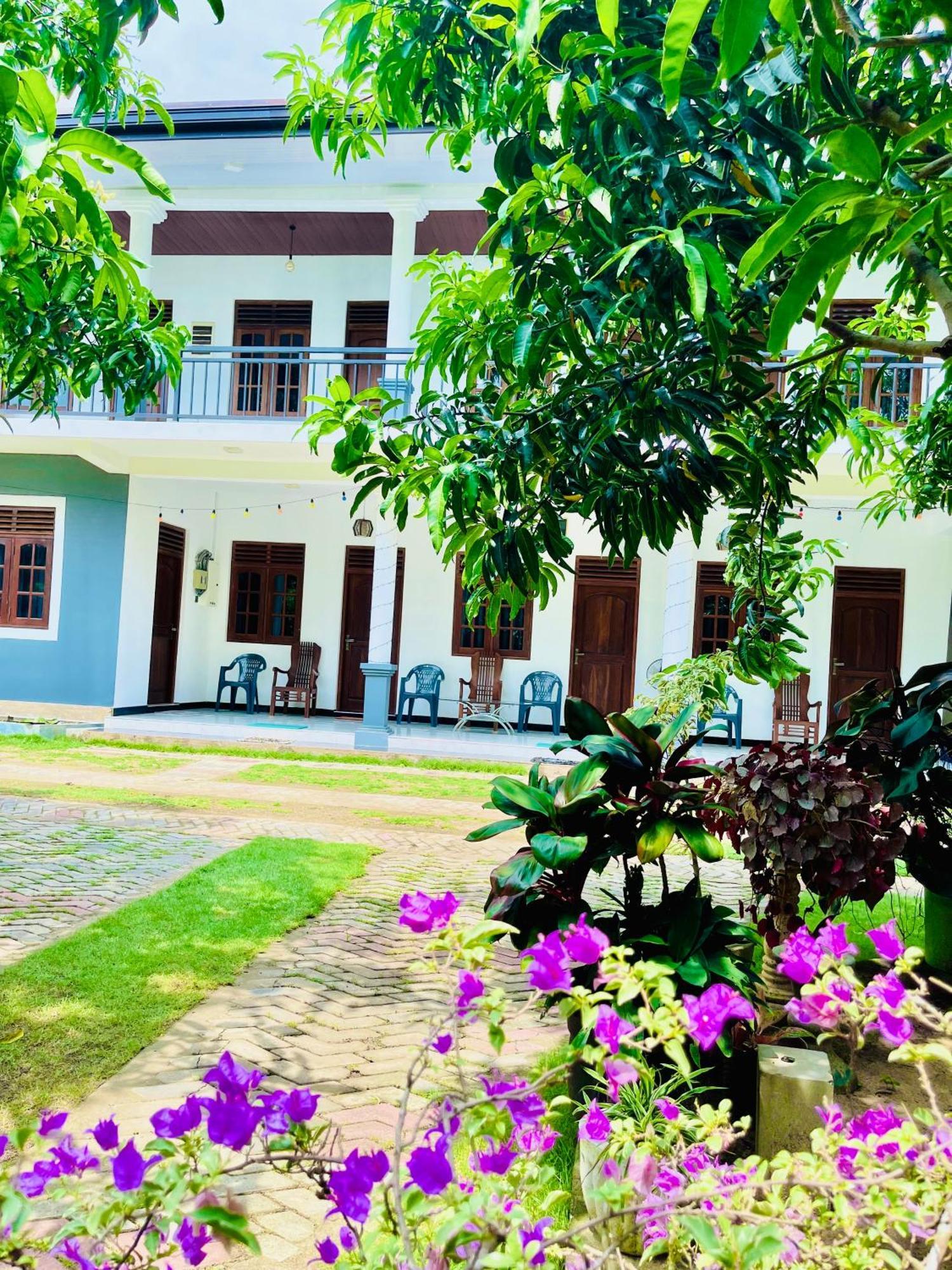 Geethani Tourist Home بولاناروفاي المظهر الخارجي الصورة