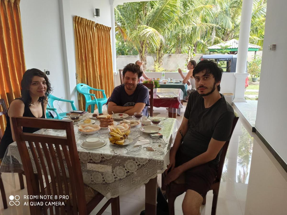 Geethani Tourist Home بولاناروفاي المظهر الخارجي الصورة