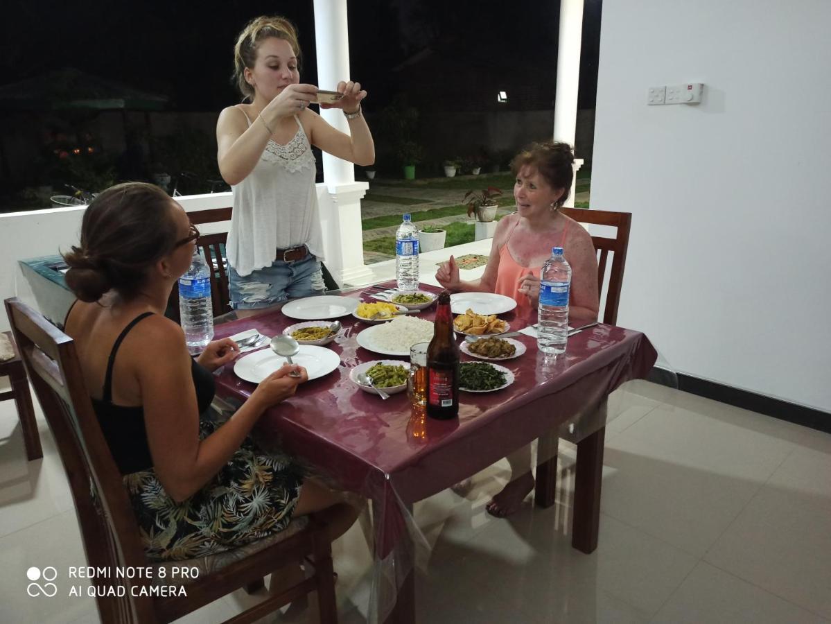 Geethani Tourist Home بولاناروفاي المظهر الخارجي الصورة